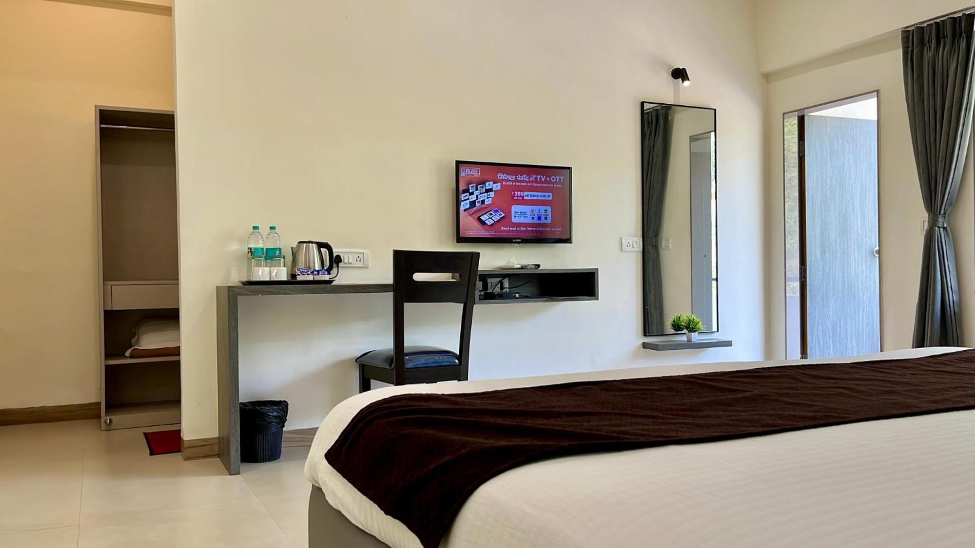 Girivihar Holiday Club - Pure Veg Лонавала Экстерьер фото